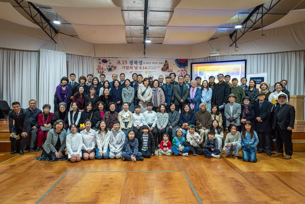 기림의 날 행사 참가자들의 단체 사진